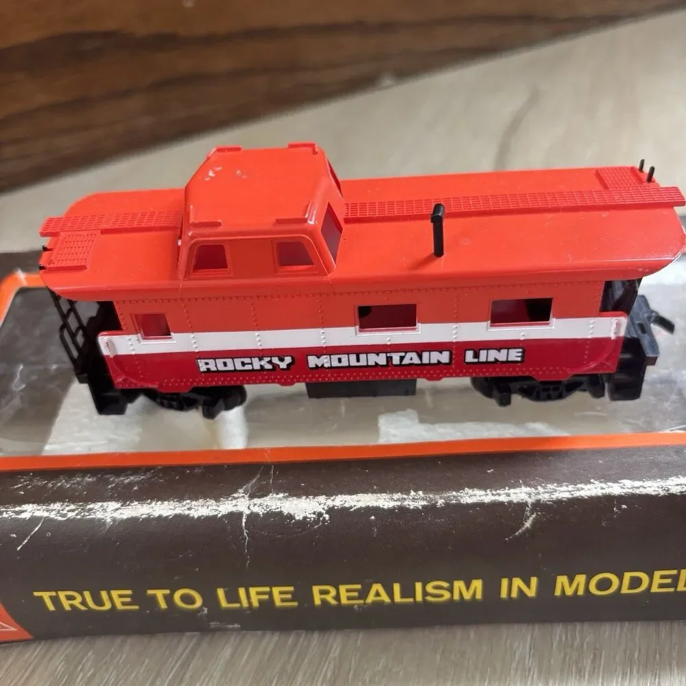 VTG Parkway HO Scale Rocky Mountain Line Red Caboose ModelTrain Yugoslavia W/box